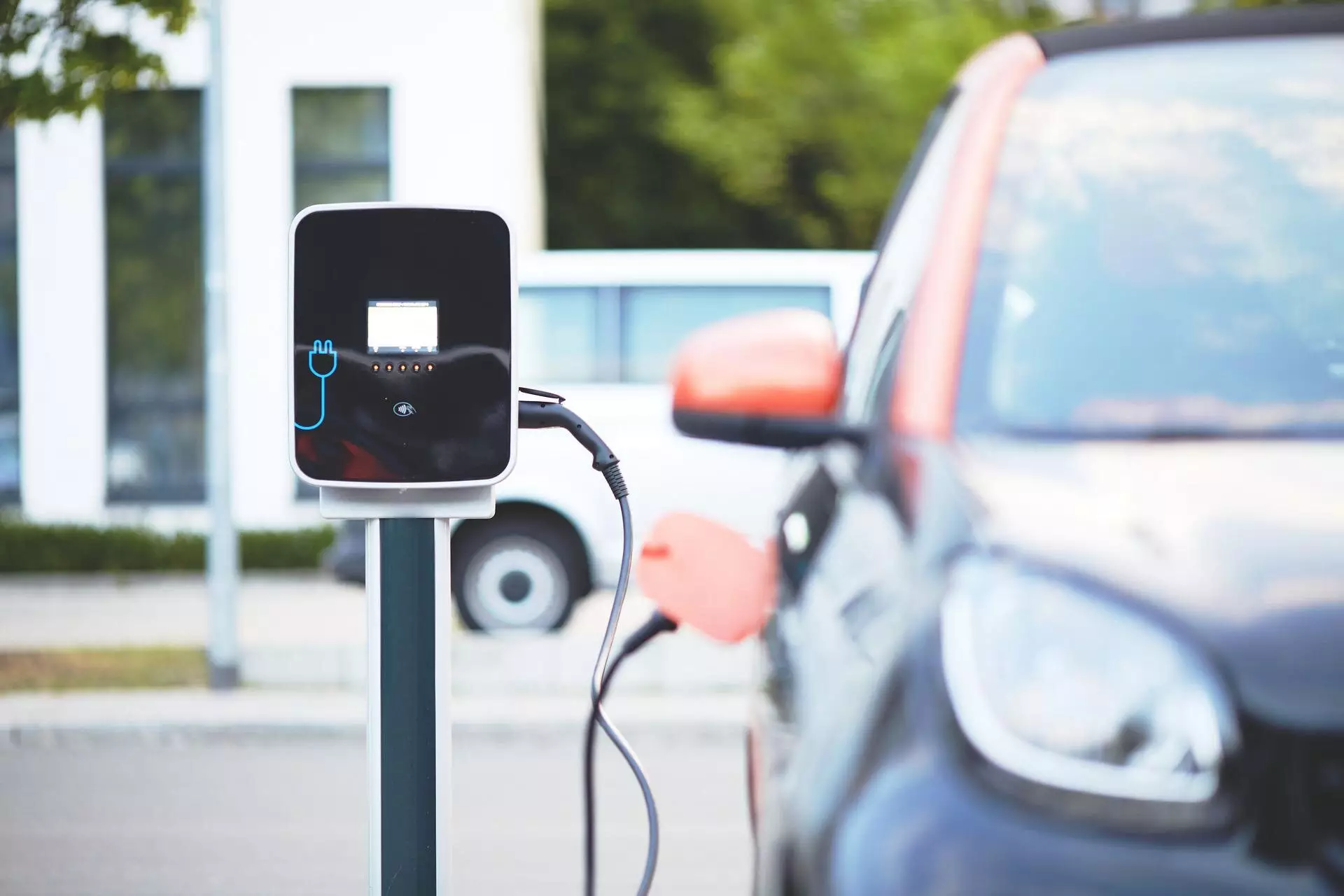 Enhancing Electric Vehicle Resilience Amidst Florida’s Extreme Weather