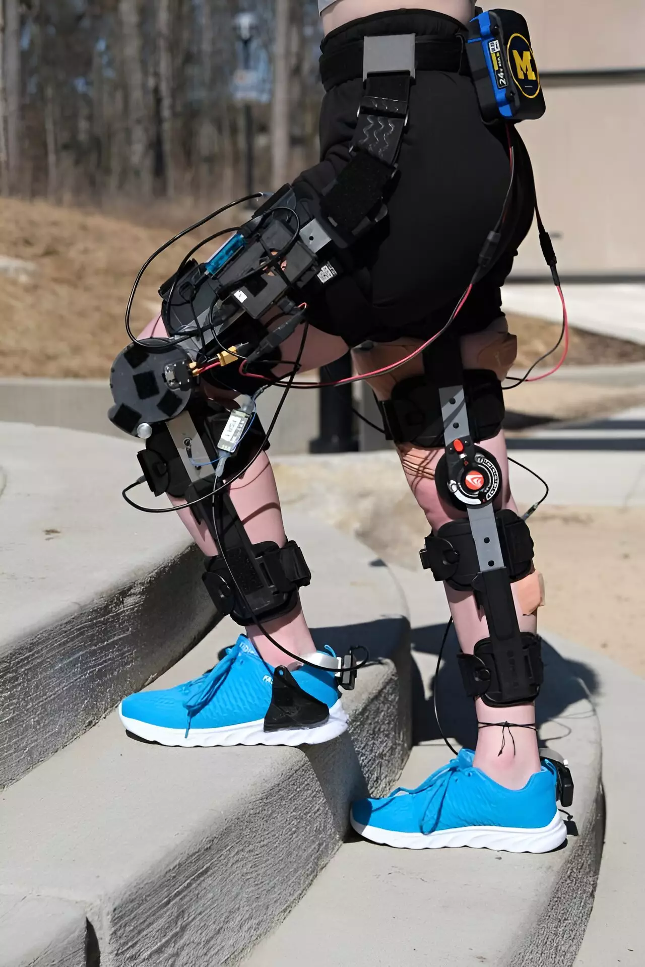 Revolutionizing Labor: The Impact of Knee Exoskeletons on Worker Safety and Efficiency