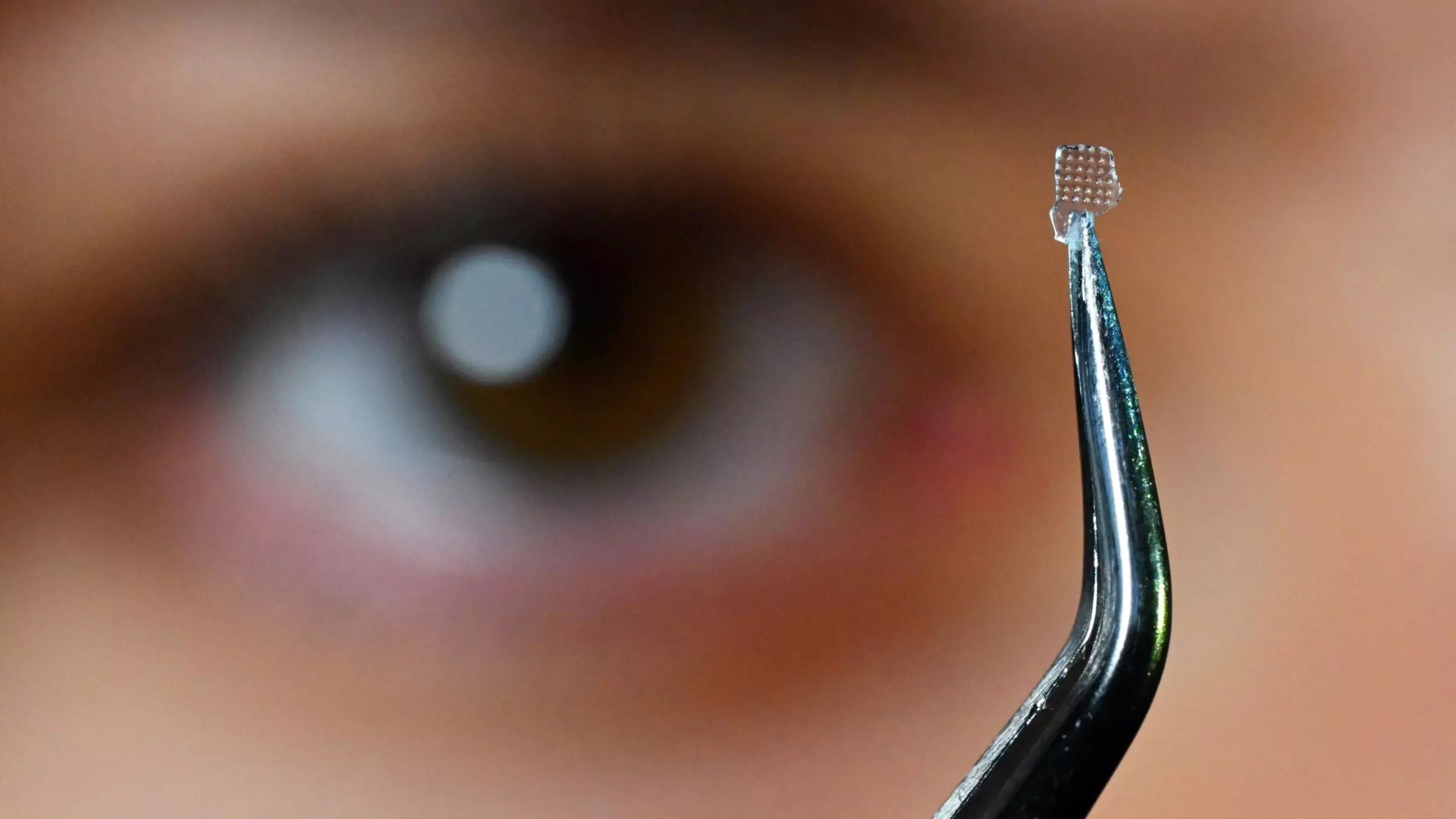Revolutionary Micro-Lens: The Future of Intelligent Optics